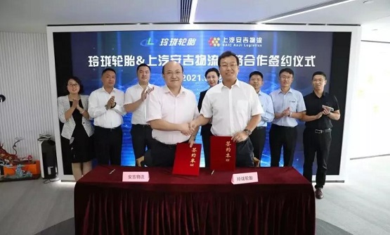 玲瓏輪胎董事長(zhǎng)、總裁王鋒，上汽安吉物流總經(jīng)理王澤民