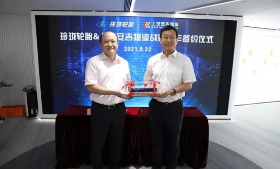輪胎公司董事長(zhǎng)，完成重要簽約 