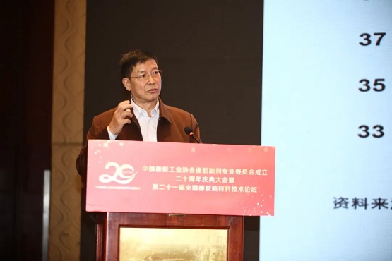 　中國汽車文化促進(jìn)會副會長顧翔華