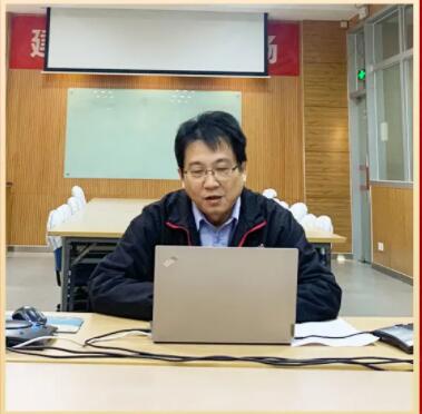 建大集團(tuán)董事長(zhǎng)楊啟仁，建大輪胎昆山廠總經(jīng)理林建良，分別發(fā)表致辭。