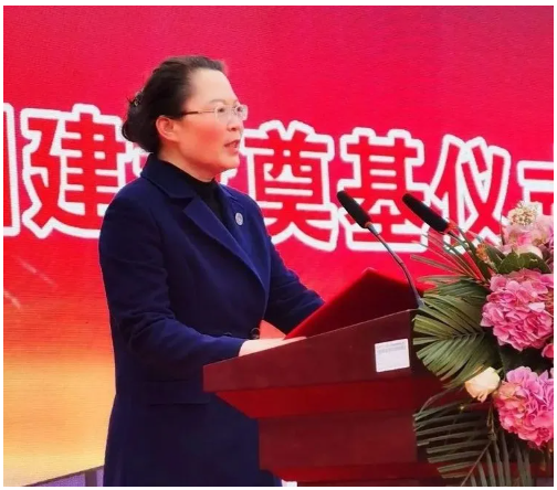 　王荔表示，在輪胎界，該項(xiàng)目將實(shí)現(xiàn)高質(zhì)、低耗、綠色高科技新型產(chǎn)業(yè)的目標(biāo)。