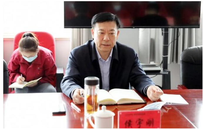 要強(qiáng)化資金管控，在資金融資模式、方式方法上尋求新突破，提高企業(yè)融資能力。  要高度重視疫情防控，嚴(yán)格落實(shí)防控措施，全力筑牢企業(yè)安全屏障。