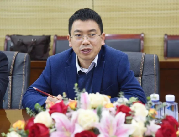 中車國(guó)變中心總經(jīng)理胡家喜在簽約儀式上致辭