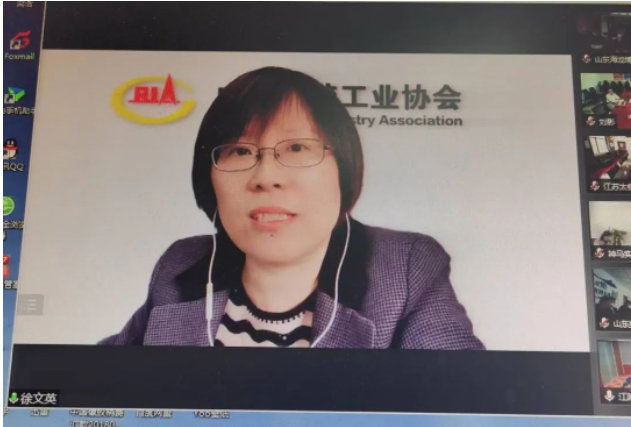 中國(guó)橡膠工業(yè)協(xié)會(huì)會(huì)長(zhǎng)徐文英簡(jiǎn)要介紹了輪胎行業(yè)運(yùn)行情況，以及中橡協(xié)呈報(bào)國(guó)家部委的行業(yè)訴求和建議的初步反饋情況。