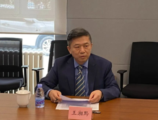 北京市飼料工業(yè)協(xié)會(huì)執(zhí)行會(huì)長(zhǎng)兼秘書長(zhǎng)王湘黔主持會(huì)議并宣讀秘書處組成