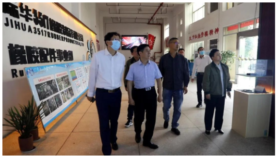 際華橡膠工業(yè)有限公司是國內(nèi)唯一一家天然橡膠行業(yè)全產(chǎn)業(yè)鏈運營、全流程運作的企業(yè)。