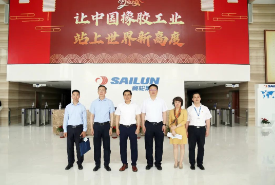 領(lǐng)導(dǎo)到訪國橡中心，鼓勵為青島市的高質(zhì)量發(fā)展注入創(chuàng)新活力