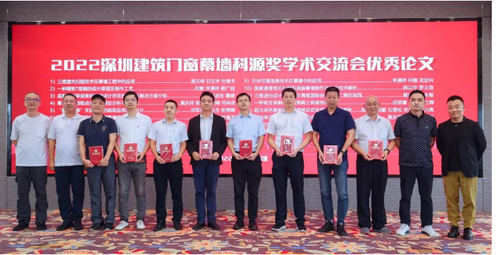 ▲左起第七：集泰股份有機硅應(yīng)用研究室主任高新來博士