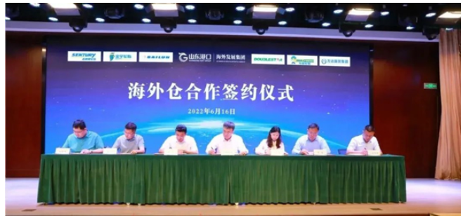 山港海外供應(yīng)鏈(青島)，是山東港口輪胎汽配海外倉項(xiàng)目的運(yùn)營主體
