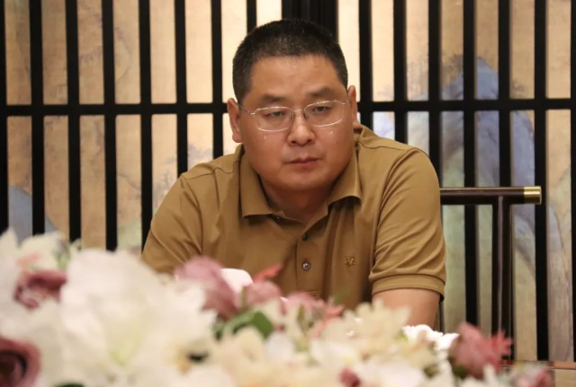 會議協(xié)辦單位大北農(nóng)廣西區(qū)總經(jīng)理鄧華發(fā)言 會議協(xié)辦單位大北農(nóng)廣西區(qū)總經(jīng)理鄧華發(fā)言
