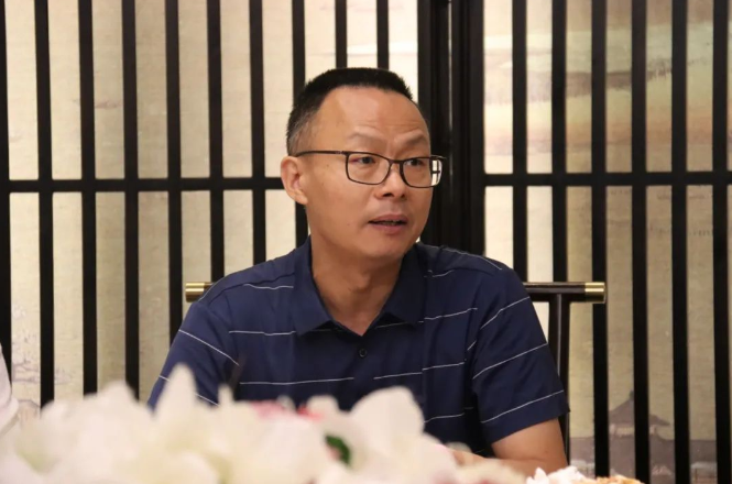 中國農(nóng)科院飼料研究所研究員李俊博士在座談會發(fā)言 中國農(nóng)科院飼料研究所研究員李俊博士在座談會發(fā)言