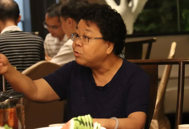 南寧市澤威爾飼料有限責(zé)任公司董事長周建群發(fā)言 南寧市澤威爾飼料有限責(zé)任公司董事長周建群發(fā)言