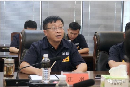 汪羽對米偉秀一行的到來表示熱烈歡迎，并介紹了集團基本概況、焦化產(chǎn)業(yè)和炭黑產(chǎn)業(yè)的發(fā)展情況