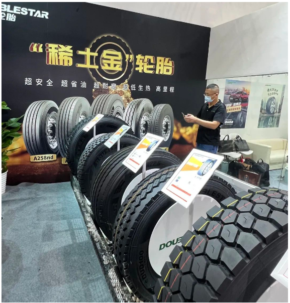 超耐磨，F(xiàn)ZW技術(shù)及超耐磨配方應(yīng)用，減少輪胎變形量，接地更均勻，實(shí)現(xiàn)輪胎超耐磨;