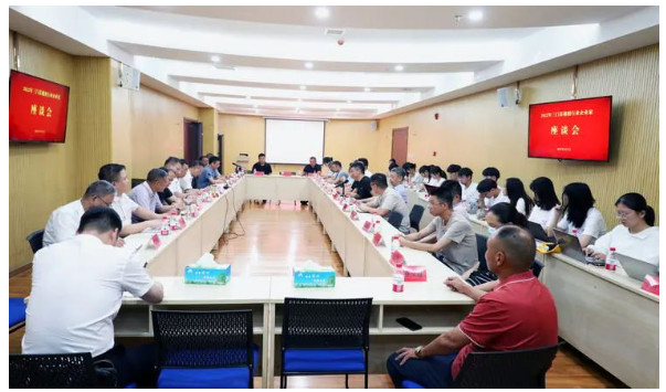 近20家橡膠企業(yè)，向縣長面對面提建議