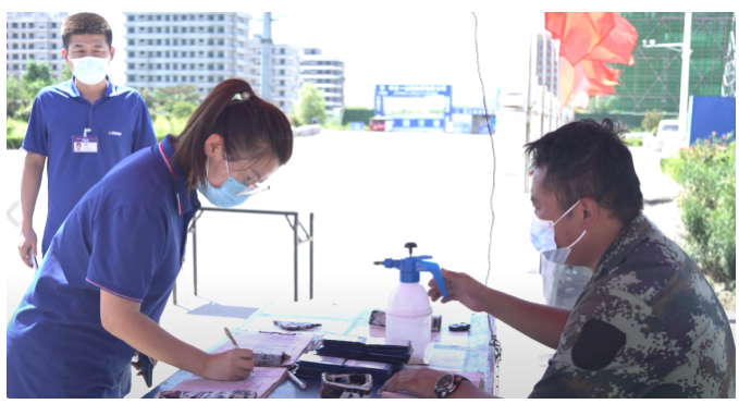 正道輪胎有限公司采取各種有針對性的措施，一手抓疫情防控，一手抓企業(yè)生產(chǎn)，確保穩(wěn)產(chǎn)保供