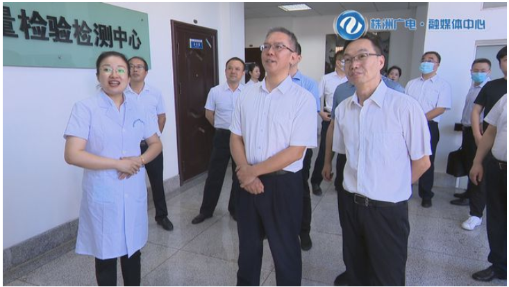 曹慧泉在中國化工株洲橡膠研究設計院調(diào)研