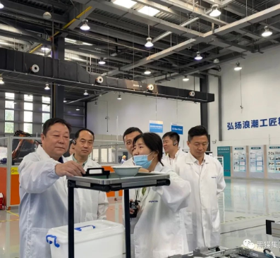 王耀一行受浪潮集團(tuán)執(zhí)行總裁、總工程師、浪潮云董事長、浪潮工業(yè)互聯(lián)網(wǎng)董事長肖雪邀請，來到浪潮集團(tuán)進(jìn)行參觀、座談