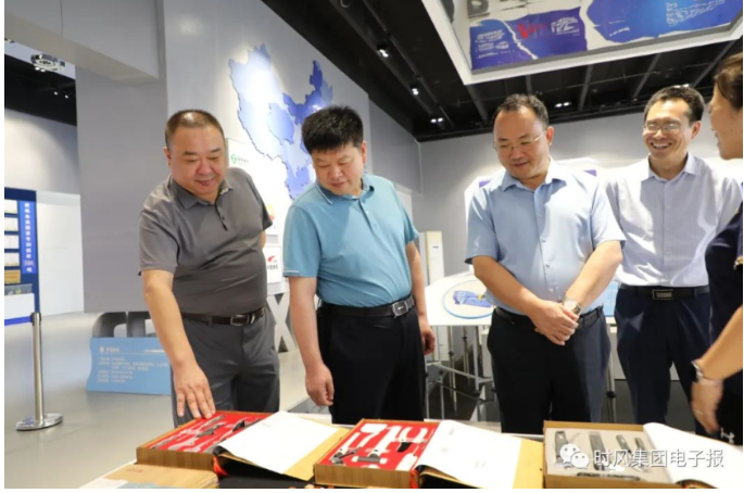 文登威力工具主營五金工具和工業(yè)風(fēng)機環(huán)保設(shè)備兩大板塊，主要生產(chǎn)活扳手、管鉗、斷線鉗、套筒、大力鉗等系列產(chǎn)品，致力于專業(yè)級、工業(yè)級工具設(shè)計、研發(fā)和生產(chǎn)，集銷售、服務(wù)一體的集成供應(yīng)商。