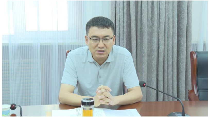 乳膠制品產(chǎn)業(yè)基地項(xiàng)目負(fù)責(zé)人就園區(qū)基本情況和目前建設(shè)進(jìn)度進(jìn)行介紹。山東正豐貿(mào)易、山西諾辰等公司就地企合作、產(chǎn)業(yè)發(fā)展進(jìn)行交流。