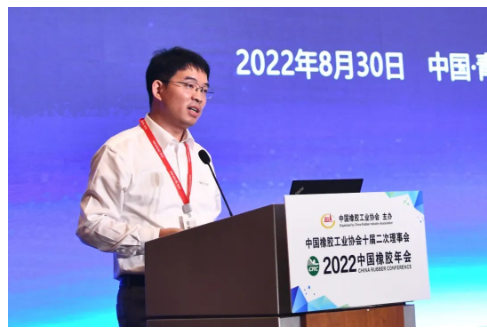 　軟控副總裁劉峰主持了發(fā)布會。
