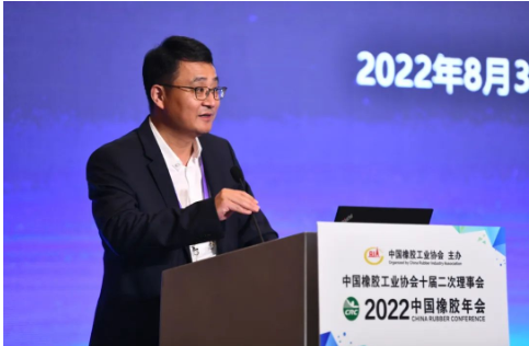軟控董事長兼總裁官炳政表示，未來制造業(yè)的發(fā)展，軟件和平臺的作用將越發(fā)突顯，裝備是骨架，軟件是靈魂，而搭建起上下游互聯(lián)互通的平臺才能大踏步攜手共贏。此次發(fā)布的單機硬件、工業(yè)軟件以及行業(yè)平臺等新產(chǎn)品，其背后的思考也是基于這一邏輯，希望我們的努力、嘗試和探索，能為行業(yè)的發(fā)展尋得更多的可能。