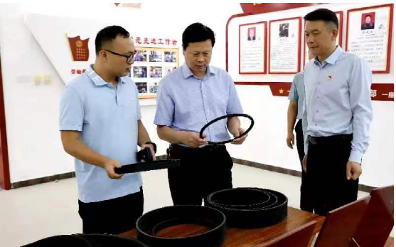 市、縣兩級人民法院領(lǐng)導(dǎo)到金久龍實業(yè)有限公司開展萬人助萬企活動