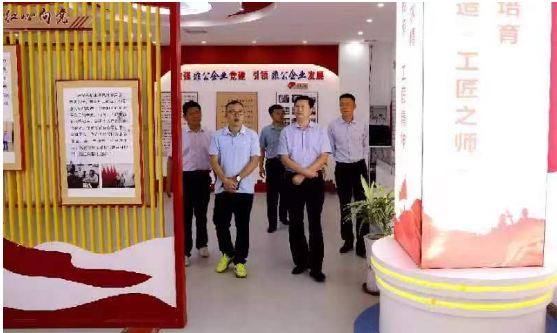 9月7日開封市中級人民法院黨組成員、副院長王劍，尉氏縣人民法院黨組書記、院長王學(xué)慶帶領(lǐng)有關(guān)人員到金久龍實業(yè)有限公司開展萬人助萬企活動。