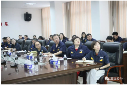 此次培訓(xùn)旨在改變員工的思想觀念、工作方式和行為習(xí)慣，從而提高工作效率。公司推進(jìn)信息化進(jìn)一步升級，梳理公司管理流程，明確管理職責(zé)，使員工的工作由繁至簡，促進(jìn)企業(yè)管理水平更上一個臺階。