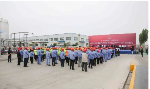 王磊代表菏澤市委、市政府，向尚舜化工項(xiàng)目奠基表示祝賀。