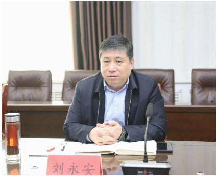 　同時，八億橡膠董事長也由許守亮變更為紀(jì)玉華，據(jù)悉，紀(jì)玉華之前為八億橡膠副總經(jīng)理，宋二華也同樣曾擔(dān)任豐源輪胎公司副總經(jīng)理。