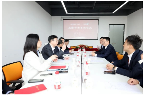 輪胎董事長出席，達(dá)成戰(zhàn)略合作！