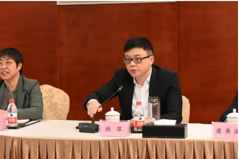 　通用股份董事長顧萃表示，面對輪胎行業(yè)現(xiàn)況，還是存在可提升空間，要根據(jù)宏觀經(jīng)濟變化設立大方向目標，部署雙向策略，有效推進后續(xù)合作。