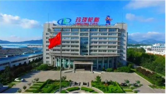 郭大為先后在多家項目現(xiàn)場實地察看，其中包括銅川玲瓏年產(chǎn)1520萬套高性能子午鋼輪胎生產(chǎn)線項目。