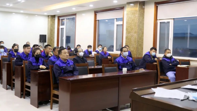 山東濱澳電線電纜有限公司召開了全體職工安全生產(chǎn)會(huì)議，濱澳線纜全體職工參加了會(huì)議。會(huì)議由濱澳線纜董事長(zhǎng)董桂光主持。
