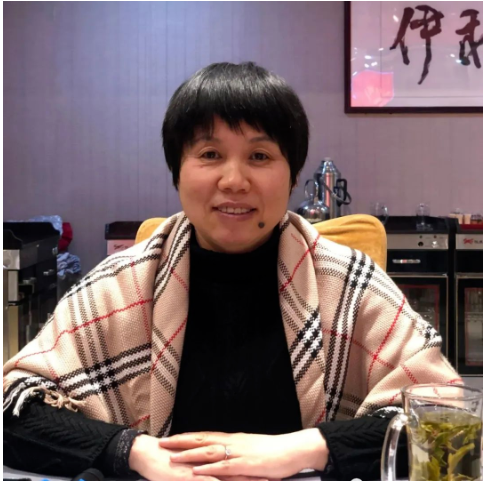 冉平會長對2022年做了工作總結(jié)，她說道，這一年，這三年，變局無限加速，甘肅省輪胎業(yè)迎來了一個又一個的困難，輪胎漲價，市場萎縮，貨款拖欠，大疫后的秩序重建，2023年，相信甘肅省輪胎業(yè)會迎來一個全新的曙光。
