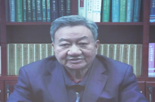 　全球服務(wù)貿(mào)易聯(lián)盟理事長、中國國際經(jīng)濟交流中心副理事長、商務(wù)部原副部長姜增偉同志在視頻致辭中對大會的召開表示祝賀，他指出，輪胎循環(huán)利用關(guān)乎行業(yè)發(fā)展、關(guān)乎環(huán)境保護，更關(guān)乎國家的經(jīng)濟安全發(fā)展。提高廢舊輪胎綜合利用水平，實現(xiàn)資源化利用，不僅可以有效緩解我國橡膠對外依存度高的現(xiàn)狀，提高橡膠自給率，也能增強汽車等以橡膠為重要原材料的產(chǎn)業(yè)鏈供應(yīng)鏈的穩(wěn)定性與韌性，更好滿足居民消費潛力持續(xù)釋放的需要，還能節(jié)約輪胎大量堆存所占用的土地，減少環(huán)境污染，助力碳達峰、碳中和目標的順利實現(xiàn)。他希望中國輪胎循環(huán)利用協(xié)會始終堅持“為企業(yè)服務(wù)、為行業(yè)服務(wù)”的根本宗旨，進一步發(fā)揮自身作用，在反映行業(yè)訴求、加強行業(yè)自律、促進行業(yè)發(fā)展等方面積極履職，不斷提升行業(yè)凝聚力，推動中國輪胎循環(huán)利用行業(yè)朝著科技引領(lǐng)、綠色低碳、數(shù)字支撐、法制健全的方向不斷邁進，為加快中國和全球綠色可持續(xù)發(fā)展做出更大貢獻。