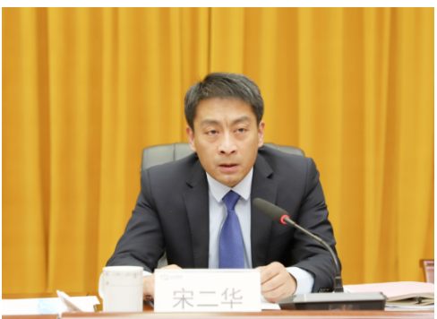 橡膠公司董事長(zhǎng)、總經(jīng)理宋二華在會(huì)上指出，2022年，大事、難事、棘手事接踵而至，工作節(jié)奏快、頭緒多，公司總體工作穩(wěn)中有進(jìn)、趨勢(shì)向好。