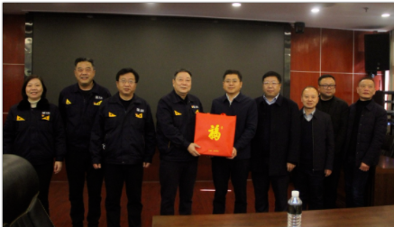 　王耀對倪衛(wèi)春一行的到來表示熱烈歡迎，他表示，黑貓集團將繼續(xù)全力以赴鼓足干勁、振奮精神，推動各項目標任務(wù)圓滿完成。