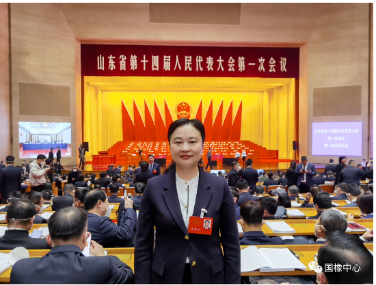 山東省人大代表、軟控股份有限公司副總裁  齊魯巾幗科技創(chuàng)新之星  膠州市“三八”紅旗手 楊慧麗