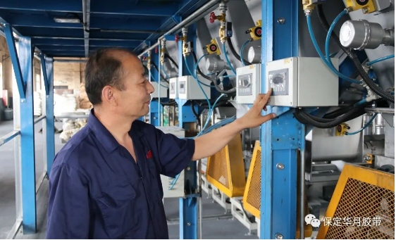華月膠帶工程師鐘建勛榮獲首屆“保定工匠”稱號