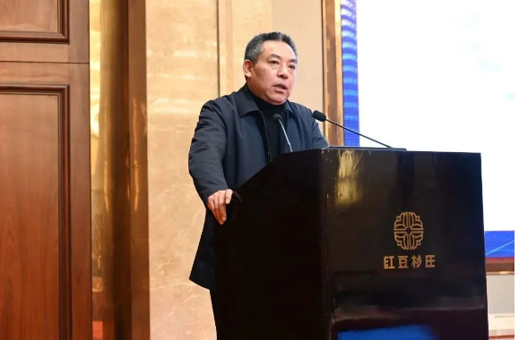 同時，總經(jīng)理程金元也表示，新的一年，公司將以創(chuàng)新為核心、以產(chǎn)品力、渠道力、營銷力為抓手，加速國際化、智能化、綠色化發(fā)展，朝著戰(zhàn)略目標(biāo)而繼續(xù)努力奮斗。