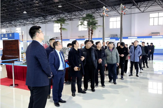 隨后，各位經銷商朋友暢所欲言、坦誠溝通，現(xiàn)場氣氛熱烈。