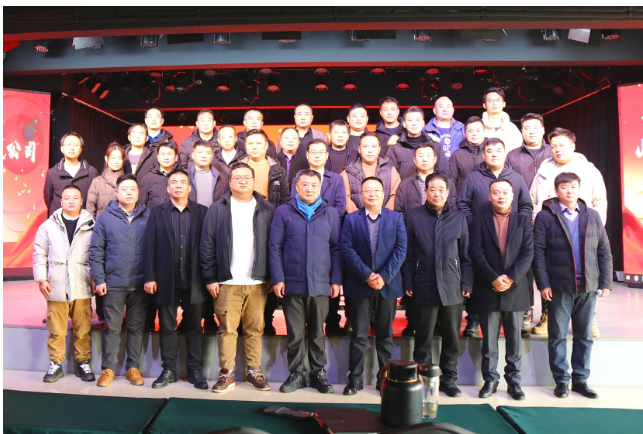 在山東祥通橡塑科技有限公司2023年度銷售工作部署動員會議上，總經(jīng)理張振宇闡述了今年的銷售任務(wù)目標(biāo)：比去年的銷售額翻一番。他強(qiáng)調(diào)，本次會議旨在為新一年的銷售工作定調(diào)子、指方向、鼓干勁。