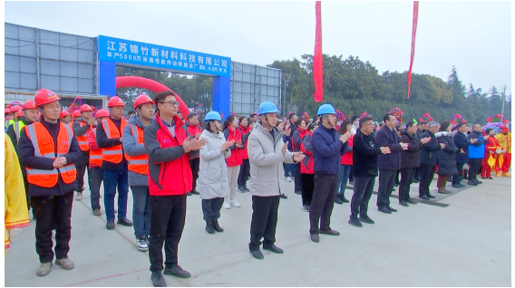江南大學(xué)產(chǎn)業(yè)用紡織品研究室教授徐陽(yáng)對(duì)項(xiàng)目的開(kāi)工表示祝賀。