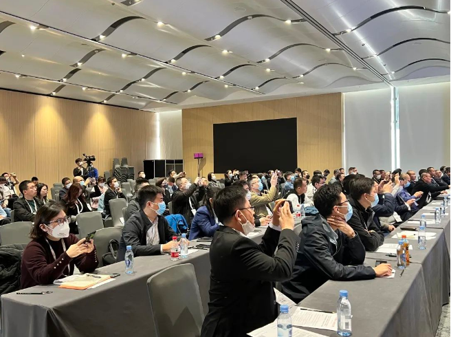 陳平認(rèn)為，2023年曙光已現(xiàn)，呼吁輪胎行業(yè)以2023年為起點，團結(jié)一心、減少內(nèi)卷，以更好的姿態(tài)進入全球市場。