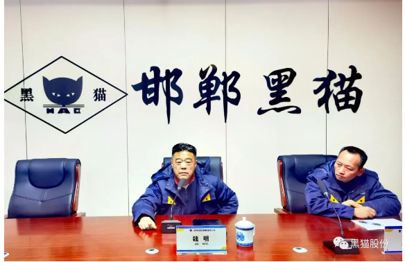 魏明深入一線現(xiàn)場查看生產(chǎn)運(yùn)行、設(shè)備管理、油耗、工藝、質(zhì)量指標(biāo)等情況。