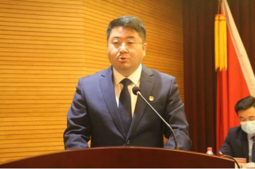 會上，公司總經(jīng)理、黨委副書記張航偉作題為《解放思想，改革創(chuàng)新，再接再厲，打造國內(nèi)一流特色突出的全產(chǎn)業(yè)鏈橡膠公司》的工作報告，全面回顧總結(jié)2022年工作，分析研判當(dāng)前形勢，謀劃部署2023年工作任務(wù)。