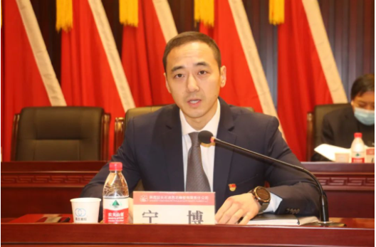 公司副總經(jīng)理寧博主持下午會議，并組織簽訂2023年度經(jīng)濟(jì)目標(biāo)責(zé)任書。