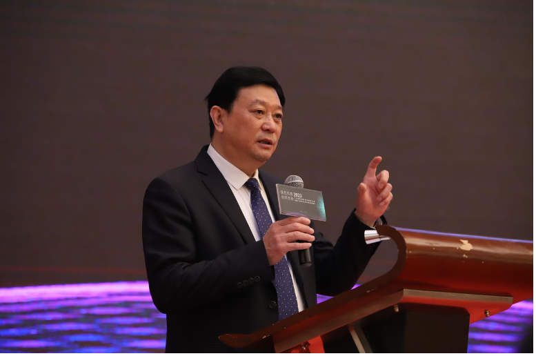 中國(guó)涂料工業(yè)協(xié)會(huì)會(huì)長(zhǎng)劉普軍在致辭中表示，此次開(kāi)創(chuàng)性地以地方涂協(xié)召開(kāi)科學(xué)技術(shù)創(chuàng)新大會(huì)，對(duì)于建立廣東涂料多方協(xié)作創(chuàng)新體系，對(duì)于推動(dòng)廣東涂料工業(yè)綠色高質(zhì)量發(fā)展將發(fā)揮重要的作用，此舉在全國(guó)涂料行業(yè)樹(shù)立了典范，值得肯定!